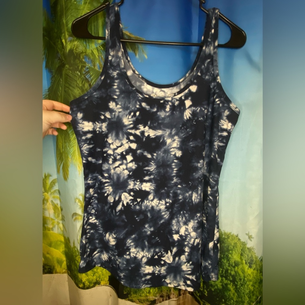 No Boundaries - Women’s XL Blue Tie Dye Scoop Neck Tank Top